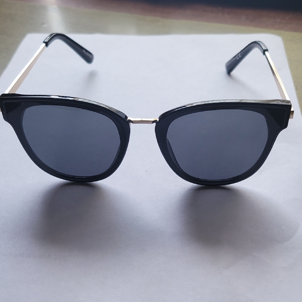 Elegant Black Sunglasses